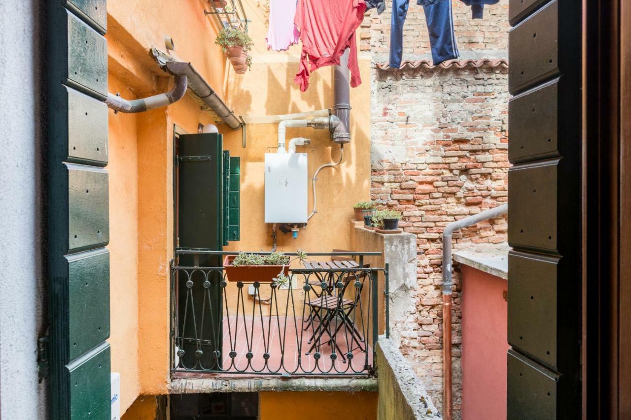 Venice Little Canal Bagian luar foto